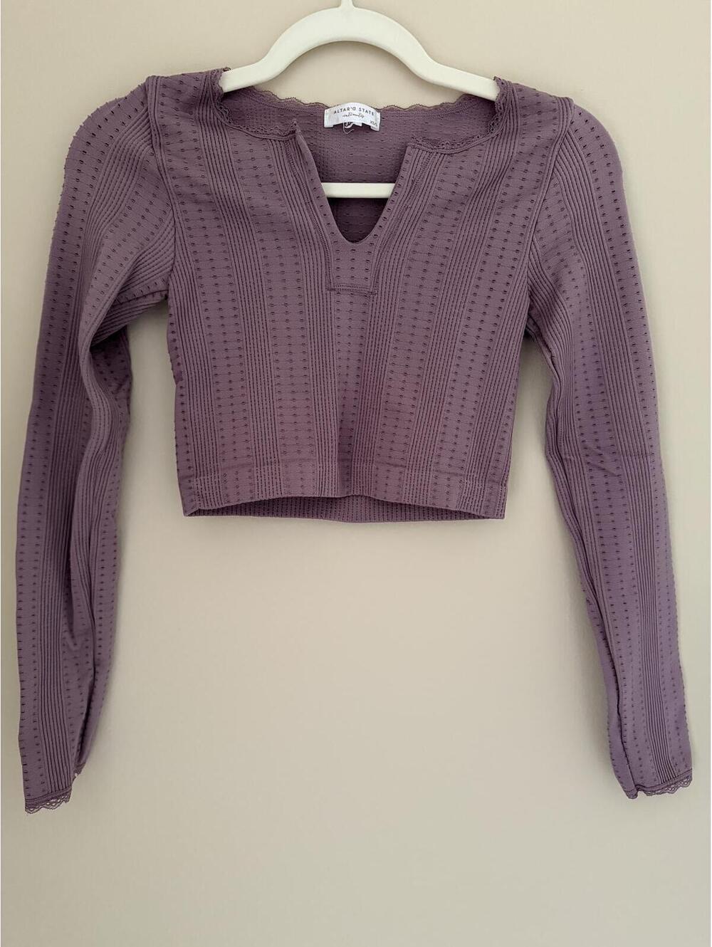 Altar’d State XS/S long-sleeved lace plum crop top